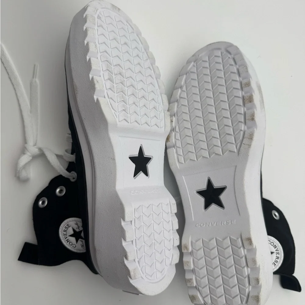 Converse Kids Black and White Platform‎ Sneakers size 5